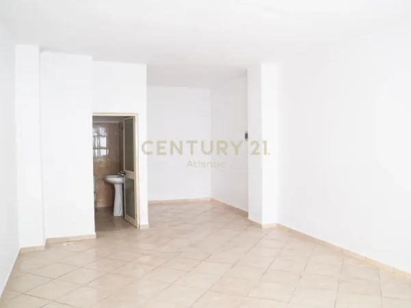 Durres, jepet me qera vetem 1 dhome 1+1 Kati 1, 50 m² 350 € (Plazh,Durres)