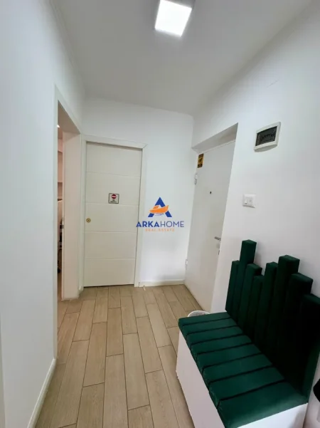 Tirane, jepet me qera ambjent biznesi Kati 2, 68 m² 750 €
