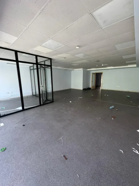 Tirane, jepet me qera zyre Kati 7, 210 m² 3.700 € (RRUGA ABDYL FRASHERI)