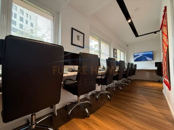 Tirane, shitet ambjent biznesi Kati 0, 257 m² 465.000 € (kompleksi mangalem)