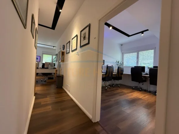 Tirane, shitet ambjent biznesi Kati 0, 257 m² 465.000 € (kompleksi mangalem)