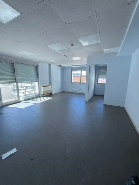 Tirane, jepet me qera zyre Kati 7, 210 m² 3.700 € (RRUGA ABDYL FRASHERI)