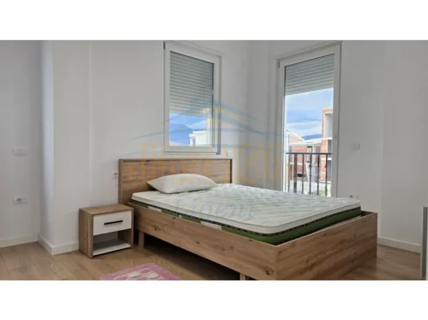 Tirane, jepet me qera Vile 4+1 Kati 0, 235 m² 2.500 € (mjulle bathore)