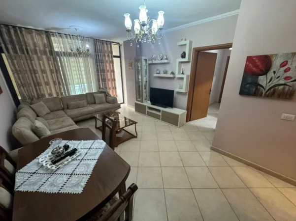 Tirane, jepet me qera apartament 2+1 Kati 2, 500 € 