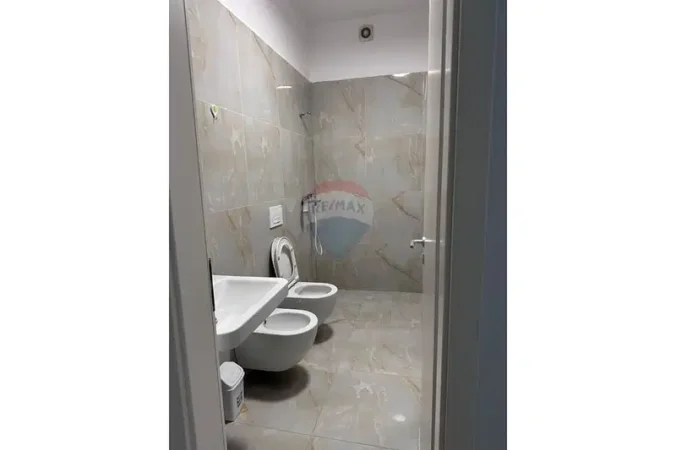 Tirane, jepet me qera apartament 2+1 Kati 3, 96 m² 650 € (Rruga frosina plaku)