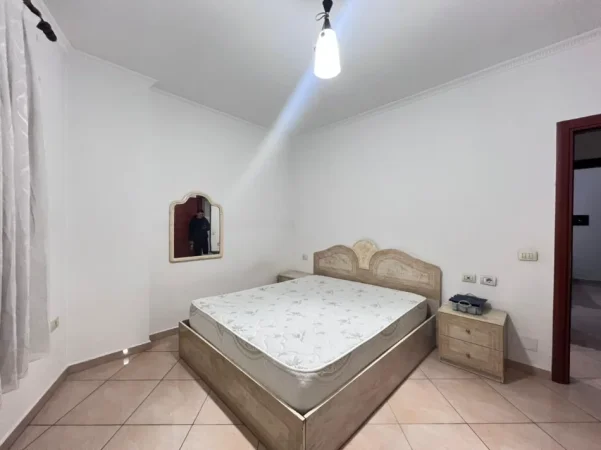 Tirane, jepet me qera apartament 1+1+Ballkon Kati 4, 72 m² 500 € (UNIVERSITETI EUROPIAN)