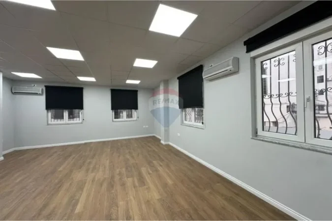 Tirane, jepet me qera ambjent biznesi Kati 2, 68 m² 950 € (9 kateshet)