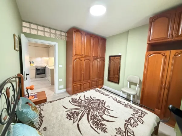 Tirane, jepet me qera apartament 1+1+Ballkon Kati 4, 60 m² 500 € (5 maji)