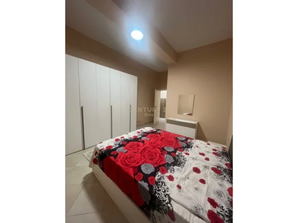 Tirane, jepet me qera apartament 1+1 Kati 1, 120 m² 420 € (RrugaMuhamet Deliu)