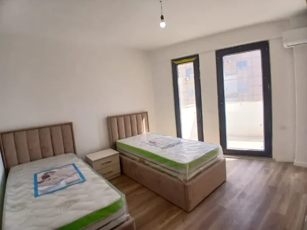 Tirane, jepet me qera apartament 2+1+Ballkon Kati 6, 120 m² 600 € 