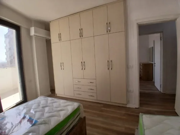 Tirane, jepet me qera apartament 2+1+Ballkon Kati 6, 120 m² 600 € 