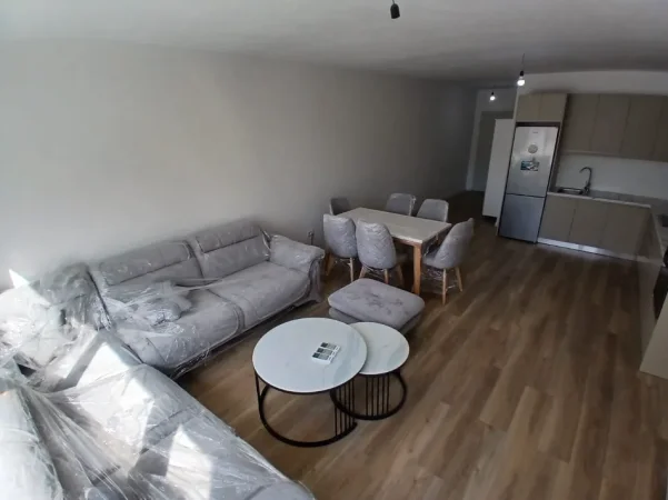 Tirane, jepet me qera apartament 2+1+Ballkon Kati 6, 120 m² 600 € 