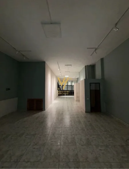 Tirane, jepet me qera ambjent biznesi Kati 0, 82 m² 850 € (RRUGA E DIBRES)