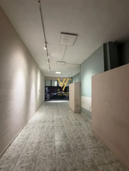 Tirane, jepet me qera ambjent biznesi Kati 0, 82 m² 850 € (RRUGA E DIBRES)