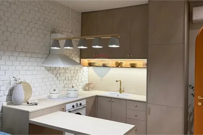 Tirane, jepet me qera apartament 1+1 Kati 2, 65 m² 850 € 