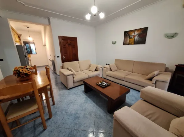 Tirane, jepet me qera apartament 2+1+Ballkon Kati 2, 85 m² 500 € 