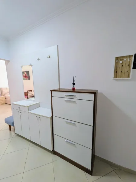 Tirane, jepet me qera garsonier 1+1 Kati 4, 29 m² 500 € (Rruga e Kavajes)