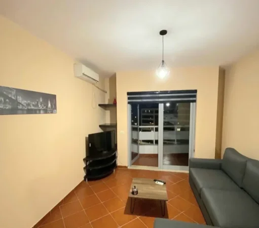 Tirane, jepet me qera apartament 1+1+Ballkon Kati 7, 70 m² 550 €