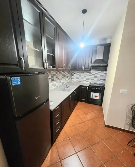 Tirane, jepet me qera apartament 1+1+Ballkon Kati 7, 70 m² 550 €