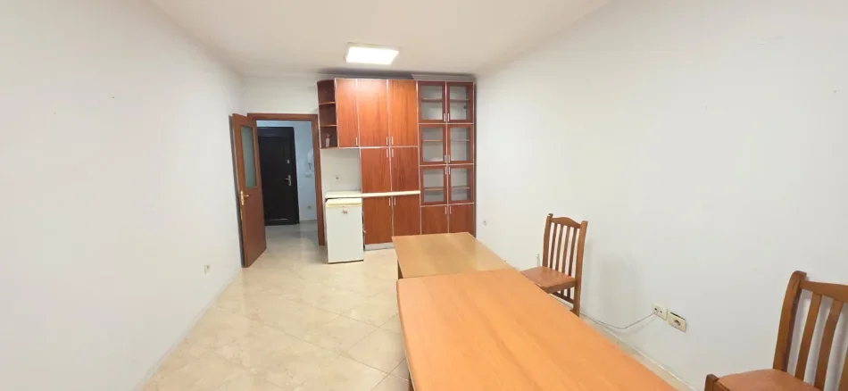 Tirane, jepet me qera zyre Kati 4, 56 m² 500 € (Bulevardi Zogu I-re)