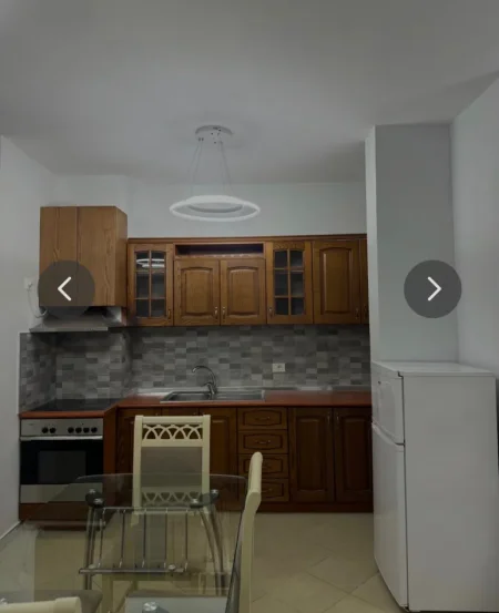 Tirane, jepet me qera apartament 1+1+Ballkon Kati 3, 70 m² 550 € 