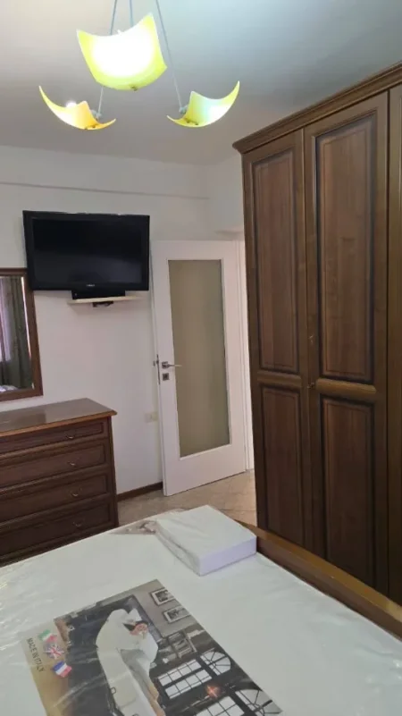 Tirane, jepet me qera apartament 2+1+Ballkon Kati 3, 90 m² 560 € (MEDRESEJA)