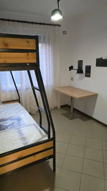 Tirane, jepet me qera apartament 2+1+Ballkon Kati 3, 90 m² 560 € (MEDRESEJA)