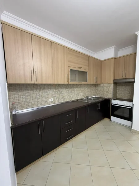 Tirane, shitet apartament 2+1+Ballkon Kati 3, 113 m² 220.000 € (Don Bosko)