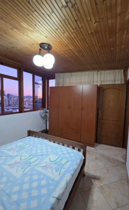 Tirane, jepet me qera apartament 1+1 Kati 10, 65 m² 400 € 