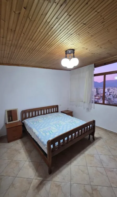 Tirane, jepet me qera apartament 1+1 Kati 10, 65 m² 400 € 