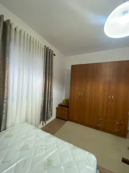 Tirane, jepet me qera apartament 1+1 Kati 1, 65 m² 400 € 