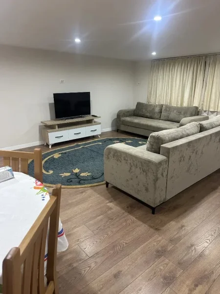 Tirane, jepet me qera apartament 1+1 Kati 4, 65 m² 400 € 