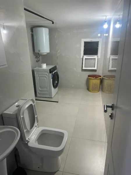 Tirane, jepet me qera apartament 1+1 Kati 4, 65 m² 400 € 