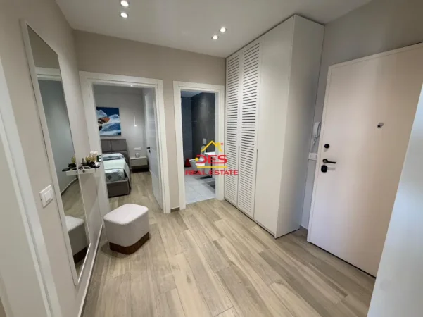 Vlore, jepet me qera apartament 2+1+Ballkon Kati 6, 110 m² 600 € (Rruga Gjergj Kastrioti)