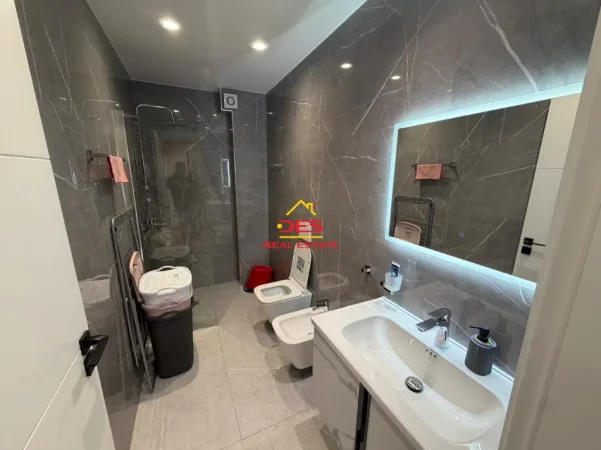 Vlore, jepet me qera apartament 2+1+Ballkon Kati 6, 110 m² 600 € (Rruga Gjergj Kastrioti)