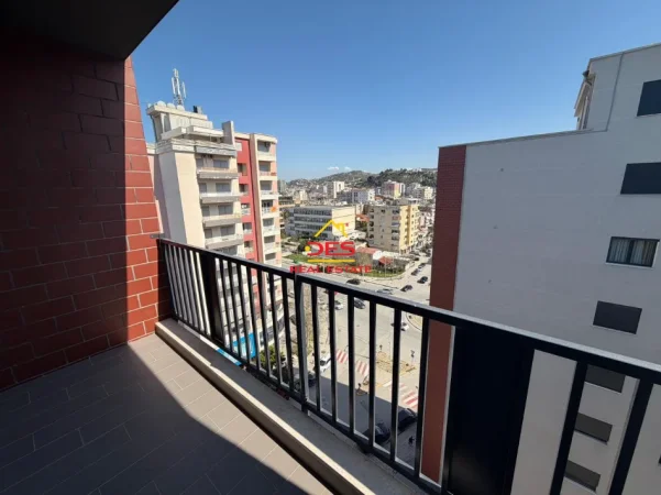 Vlore, jepet me qera apartament 2+1+Ballkon Kati 6, 110 m² 600 € (Rruga Gjergj Kastrioti)