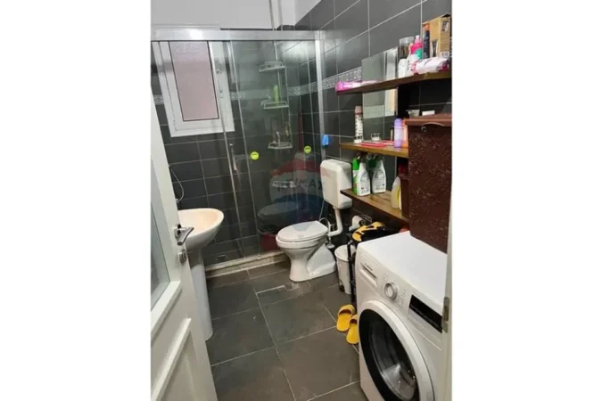 Vlore, jepet me qera apartament 2+1 Kati 3, 100 m² 550 € (Rruga Pelivan Leskaj, pranë qendrës)