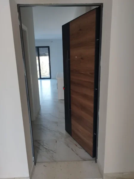 Tirane, jepet me qera apartament 1+1+Ballkon Kati 4, 65 m² 400 € 