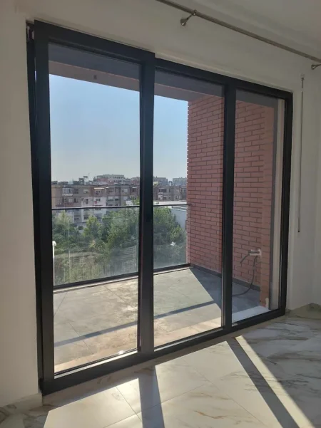 Tirane, jepet me qera apartament 1+1+Ballkon Kati 4, 65 m² 400 € 