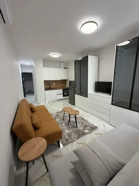 Tirane, jepet me qera garsoniere Kati 2, 40 m² 400 € ,Laprake