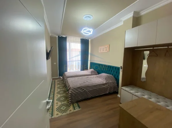 Tirane, jepet me qera apartament 2+1 Kati 1, 100 m² 900 € 