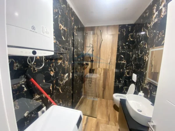 Tirane, jepet me qera apartament 2+1 Kati 1, 100 m² 900 € 