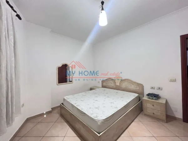Tirane, jepet me qera apartament 1+1+Ballkon Kati 4, 72 m² 500 € (Rruga Xhanfize Keko)