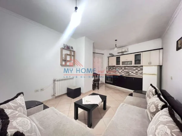 Tirane, jepet me qera apartament 1+1+Ballkon Kati 4, 72 m² 500 € (Rruga Xhanfize Keko)