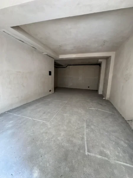 Tirane, jepet me qera dyqan Kati 0, 75 m² 1.800 € (RRUGA URANI PANO)