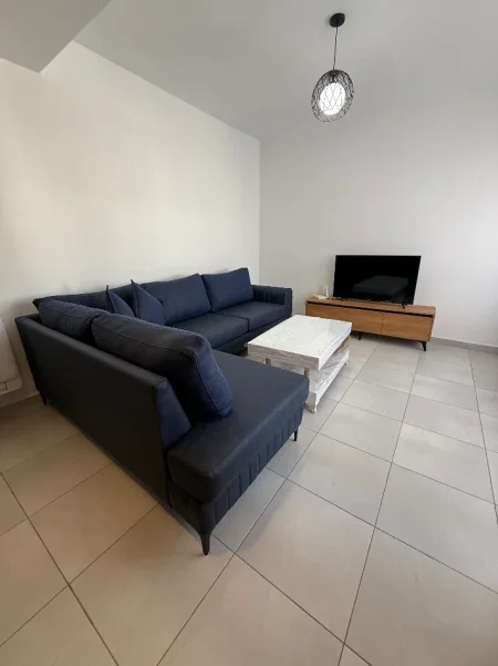 Tirane, jepet me qera apartament 2+1 Kati 4, 90 m² 650 € 