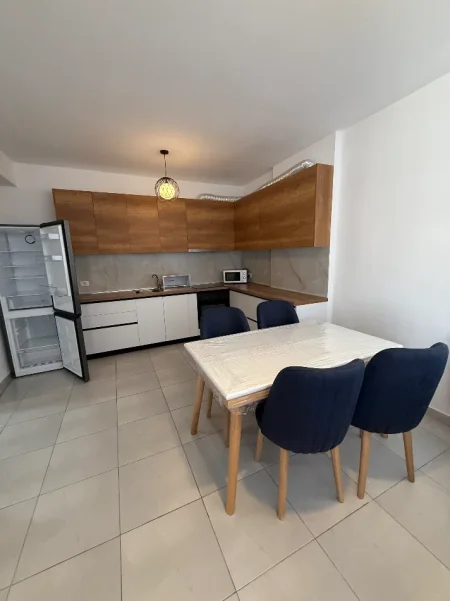 Tirane, jepet me qera apartament 2+1 Kati 4, 90 m² 650 € 