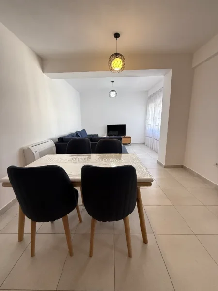 Tirane, jepet me qera apartament 2+1 Kati 4, 90 m² 650 € 