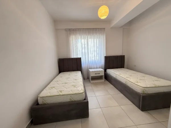 Tirane, jepet me qera apartament 2+1 Kati 4, 90 m² 650 € 