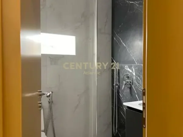 Durres, jepet me qera apartament 1+1 Kati 2, 60 m² 400 € (Plazh)